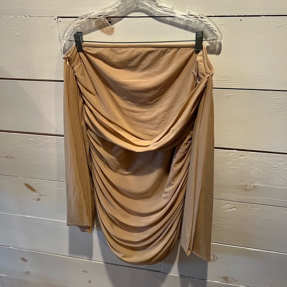 PrettyLittleThing Plus Elegant Tan Ruched dress size 14, off the shoulder, EUC - Picture 1 of 8